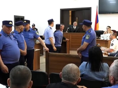 «Լսո՞ւմ ես, ինչ եմ ասում, մյուս անգամ հանկարծ որեւէ մեկի հետ խոսակցության մեջ չմտնես». Կացարանի գործով դատավորը՝ վկային