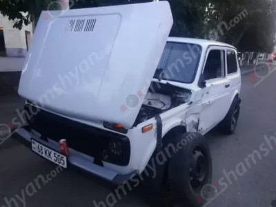 Երևանում բախվել են «ՎԱԶ 2121»–ը և «Հայասա» մոտոցիկլը․ մոտոցիկլավարը տեղափոխվել է հիվանդանոց