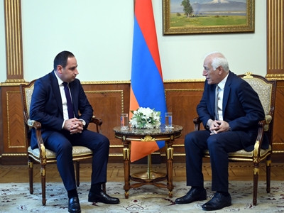 Դավիթ Խուդաթյանը Վահագն Խաչատուրյանին ներկայացրել է, թե որքան ճանապարհ են կառուցել