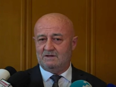 Լևոն Տեր-Պետրոսյանին այդ գնահատականը տալով Փաշինյանը պարտավոր է միացնել նաև Վազգեն Սարգսյանին և Սիրադեղյանին. Աղազարյան