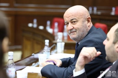 «Իրավունք». Որ ասում են Էդմոն Մարուքյանը երկրորդ Նիկոլ Փաշինյանն է՝ ինչ-որ առումով ճշմարտություն կա