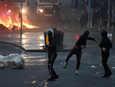 Anti-immigration riots continue for 3rd night in Northern Ireland