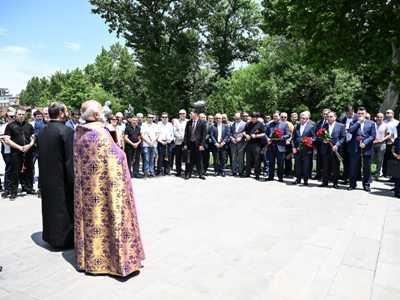 Սերժ Սարգսյանը հարգանքի տուրք է մատուցել պետական, քաղաքական գործիչ Անդրանիկ Մարգարյանի հիշատակին