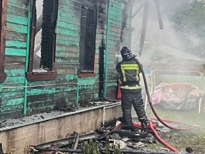 При пожаре в частном доме в Подмосковье погибли пятеро детей