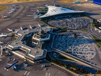 ТАСС: Более 10 самолетов вынужденно сели в Баку из-за ударов Израиля по Ирану
