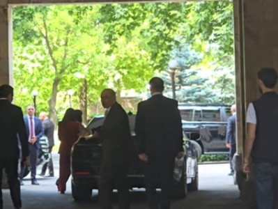 Դե գիտեք, ավանդաբար խուսափում եմ լրագրողներից. Փաշինյանը՝ հեգնեց լրագրողին