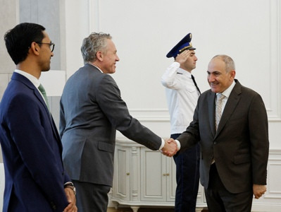 Nikol Pashinyan, Alexander Tieman discuss programs being implemented with Armenia-IMF collaboration