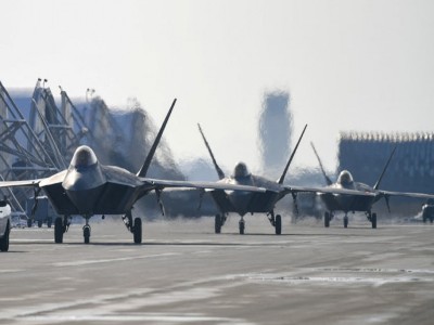 США перебрасывают на Ближний Восток дополнительные истребители F-16, F-22 и F-35