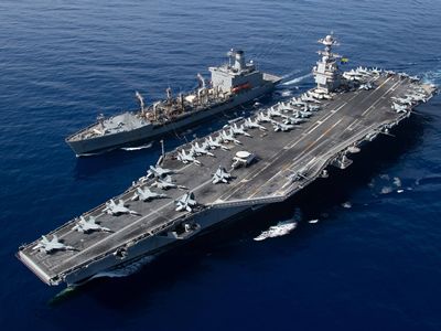 СМИ: США отправили на Ближний Восток уже третий, самый передовой авианосец