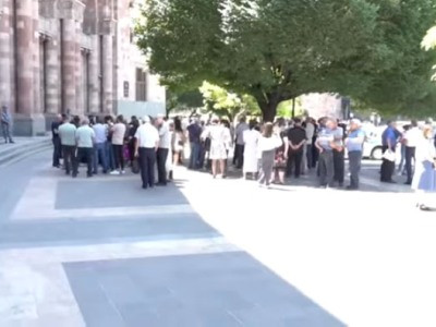 Протестующий: Решение Пашиняна об увольнении Армена Абазяна можно отменить