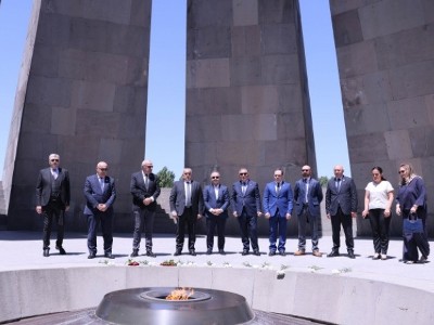 Վրաստանի խորհրդարանի պատվիրակությունն այցելել է Ծիծեռնակաբերդի հուշահամալիր