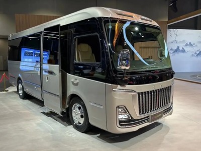 Hongqi-ն ցուցադրել է «ՊԱԶ-3205»–ի չափի ուլտրաշքեղ ավտոբուս