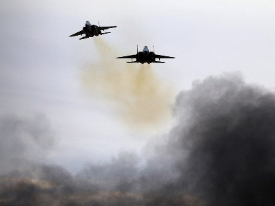 ВВС Израиля начали новую серию атак на военные объекты в Иране
