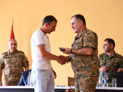 ԳՇ պետը հանդիպել է 25–օրյա վարժական հավաքի մասնակիցներին եւ պարգեւատրել