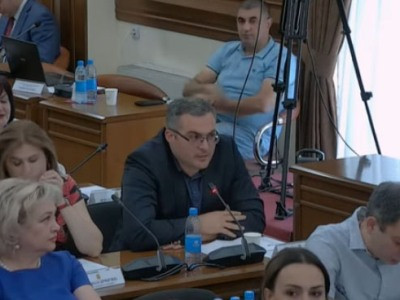 ԺԷԿ–ի թղթով կամ զինգրքույկով են ճշտում՝ այդ մարդը կապված է մահացածի հետ, թե ոչ. ավագանու անդամը «Թաղման բյուրոյի» մասին