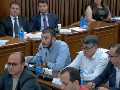 Քաղաքապետարանից Ամիրյան փողոց հասել ենք 40 րոպեում, որովհետև ավտոբուսների «ֆանտաստիկ» գծեր եք ստեղծել. ավագանու անդամ