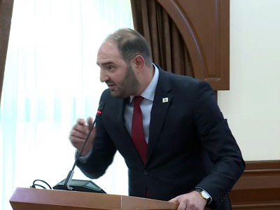 Сдали имущество арцахцев, теперь имитируете заботу?  Ситуация в Совете старейшин накалилась