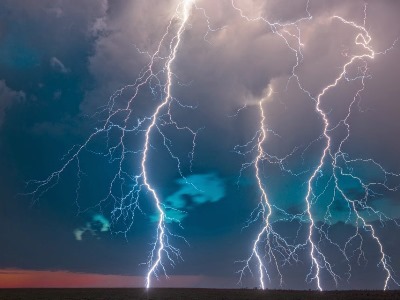 20 injured in lightning strike at US beach