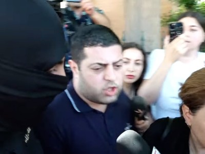 «Ինչ–որ հակատանկային բաներ պետք է բերեինք, տանկերը պայթեցնեինք, էդպիսի ձեւակերպում են արել». Բագրատ Սրբազանի աջակից