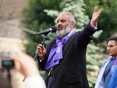 Փաշինյանն օգտագործել է 1 տարի առաջ պատրաստված, բայց այդպես էլ կյանքի չկոչված ինչ-որ թուղթ. «Սրբազան Պայքար» (ֆոտո)