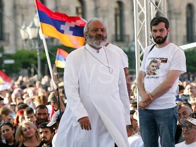 Դատարանը քննում է Բագրատ Սրբազանին ու նրա աջակիցներին կալանավորելու միջնորդությունը (ուղիղ)