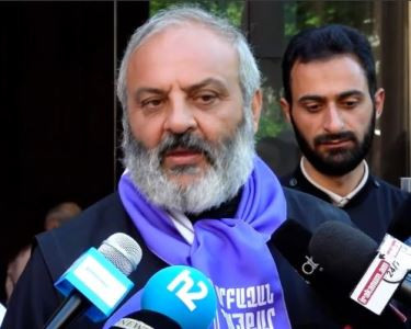 Բագրատ Սրբազանին տեղափոխել են ԱԱԾ–ի «Երևան-Կենտրոն» ՔԿՀ