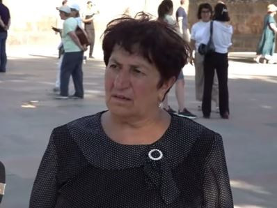 Իր երկիրը կործանվում է, չխոսի՞ Սրբազանս. կինը հուզվեց