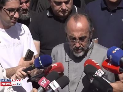 Archbishop Ajapahian arrives at Armenia Investigative Committee