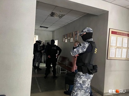 Суд в Екатеринбурге арестовал нескольких участников азербайджанской преступной группировки