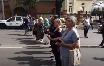 եթե չեք կարողանալու տղերքի գործով զբաղվել, թող ուրիշը նստի ձեր աթոռին. ԱԱԾ պետն ընդունել է անհետ կորածների ծնողներին