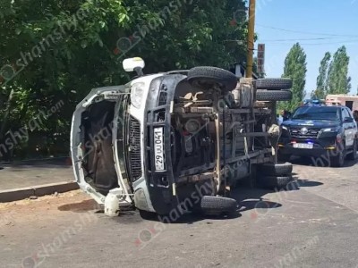 Գողթում բախվել են «Ford Transit»-ը ու բեռնատար «ГАЗель»-ը․ վերջինը կողաշրջվել է․ shamshyan.com