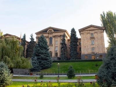 Ազգային ժողովի արտահերթ նստաշրջանը շարունակում է աշխատանքը (ուղիղ)