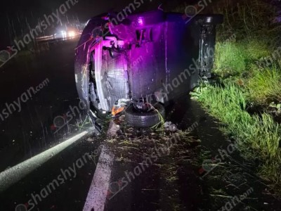 Երևան-Իջևան ավտոճանապարհին 18-ամյա վարորդը էլեկտրոմոբիլով բախվել է հողաթմբերին․ shamshyan.com