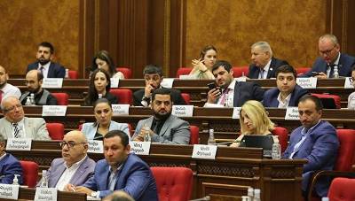 «Հրապարակ». Խորհրդարանի աշխատակազմն ու պատգամավորները պարգևատրվել են