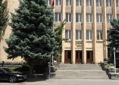 «Շղթայված Սահմանադրություն». ՀՅԴ–ականների ակցիան` Սահմանադրական դատարանի դիմաց (ուղիղ)