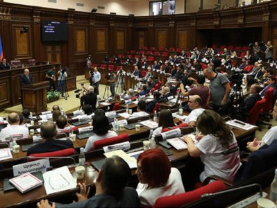 «Հայաստան» և «Պատիվ ունեմ» խմբակցությունները չեն մասնակցի Սեյրան Օհանյանի և Արծվիկ Մինասյանի հարցով քվեարկությանը