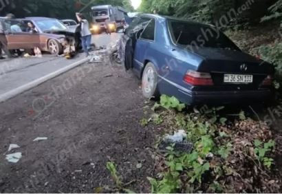 Լոռու մարզում բախվել են «Mercedes» մակնիշի երկու մեքենաները, կա 6 վիրավոր․ shamshyan.com