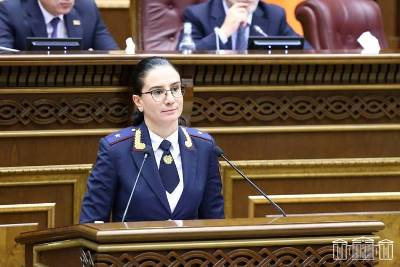 «Հրապարակ». Նիստերին գալիս է ԱԺ նախագահի համար հատկացված դռնից և նույն դռնով էլ հեռանում է