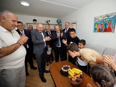 «Ես ձեր ախպերն եմ». Փաշինյանն այցելել է «ՍՕՍ Մանկական Գյուղեր» հիմնադրամի Կոտայքի մասնաճյուղ (վիդեո)