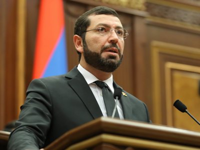 Հայաստանի ընդդիմությունը «լիզում է հյուսիսի կոշիկները» և գլուխները կոխում է ինտիմ տեղերում․ իշխանական պատգամավոր