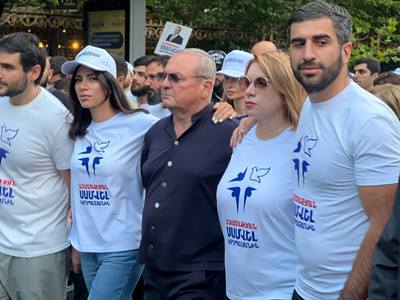 «Հրապարակ». 15 րոպեում 15 հազար գլխարկ են «սպառել»