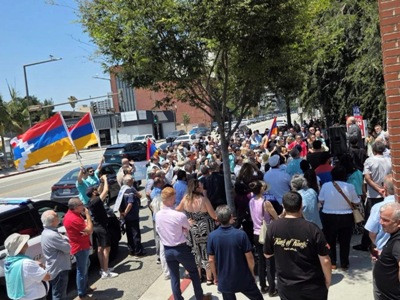 Rally held in Glendale in defense of Armenian Church and against illegal repressions