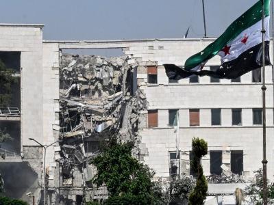 Israeli forces strike near presidential palace and Syrian army headquarters in Damascus