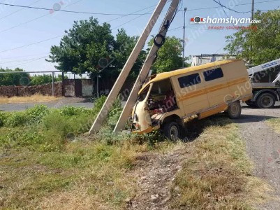 Աղձք գյուղում «Երազ»-ը բախվել է բետոնե էլեկտրասյանը. վարորդն ու ուղևորը հարազատ եղբայրներ են