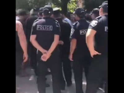 Ձերբակալվել է Արևշատի գյուղապետը. նա վնասել է մեքենաները. ի՞նչ է տեղի ունեցել Արևշատի եւ Վերին Դվինի գյուղացիների միջեւ