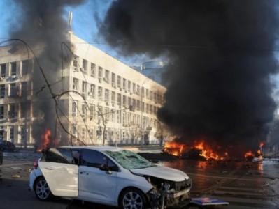 Russia hits Ukrainian regions: Residential buildings and metro station in Kyiv get hit