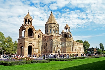 Վեհարանի վրա ցանկացած ոտնձգություն կնշանակի ոչ միայն հանցագործություն, այլև սրբապղծություն և Աստծո դեմ ելք. Տեր Վրթանես