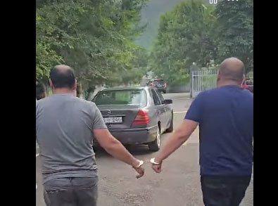 80 միլիոն ռուբլու ավազակության փորձ Վանաձորի բանկերից մեկում․ կատարողը ձերբակալվել, ապա կալանավորվել է (վիդեո)