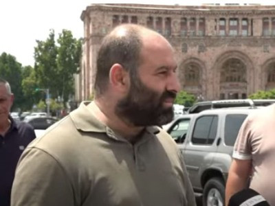 Մի օր չաշխատենք, մեր երեխեքը սոված են մնալու, ոչ մեկ չի ուզում էս հարցին լուծում տա. վարորդ