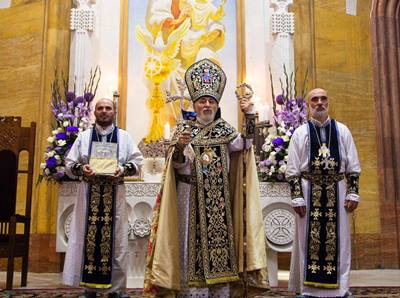Այսօր կանգնած ենք կործանարար ցնցումների ու արհավիրքների առջև. խոշտանգված ենք, բայց խորտակված չենք. Եզրաս սրբազան